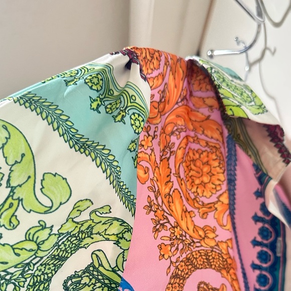 Silky Satin Multi-colored button down size medium - Picture 11 of 11